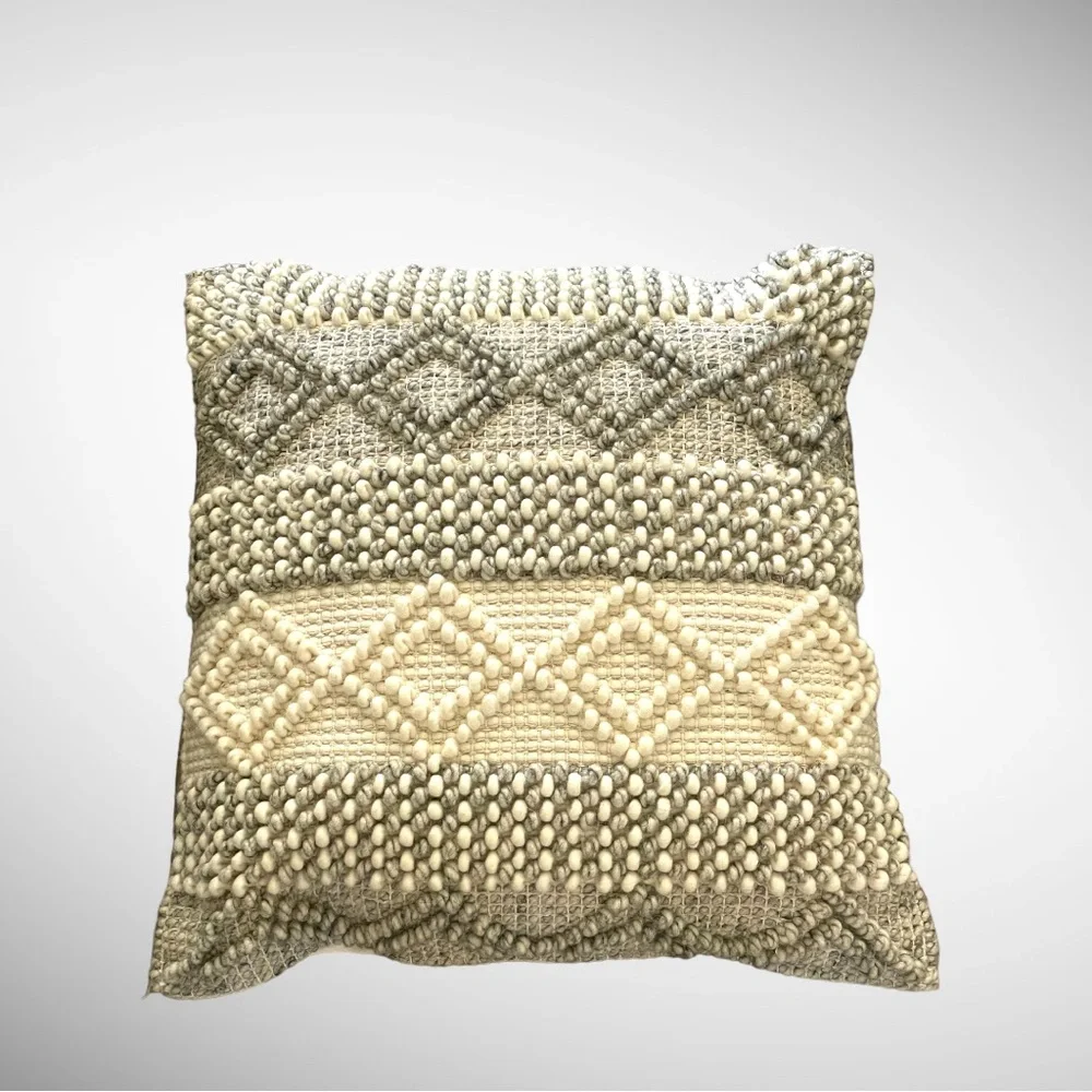 MAGNOLIA HOME JOANNA GAINES LOLOI GREY/IVORY PILLOW + INSERT 22